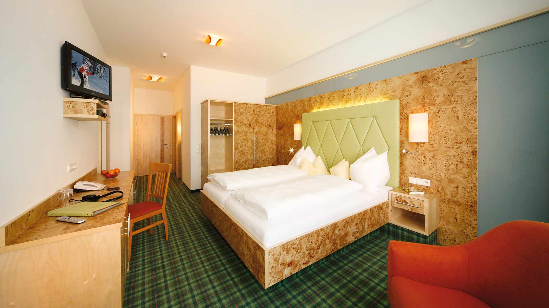 Comfortable rooms equipped with burr walnut, flat screen TV and bright bath rooms