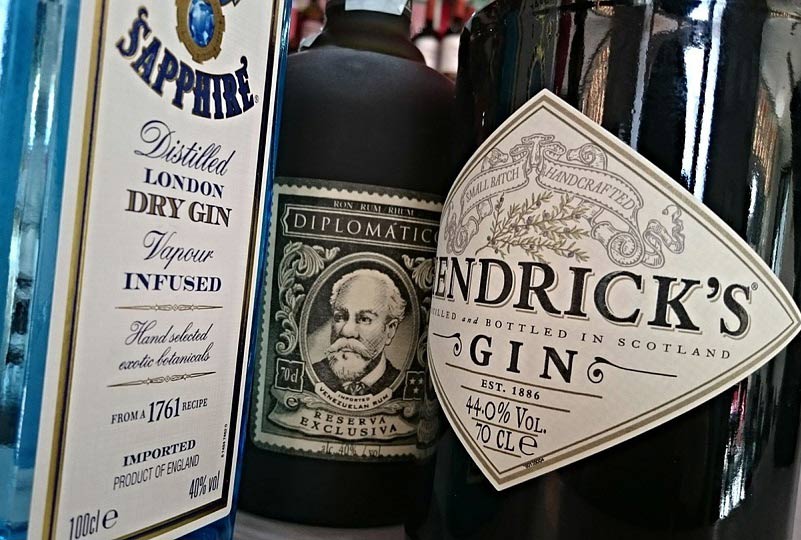 Feine Gin-Auswahl in unserer Lodge-Hausbar IDEAL