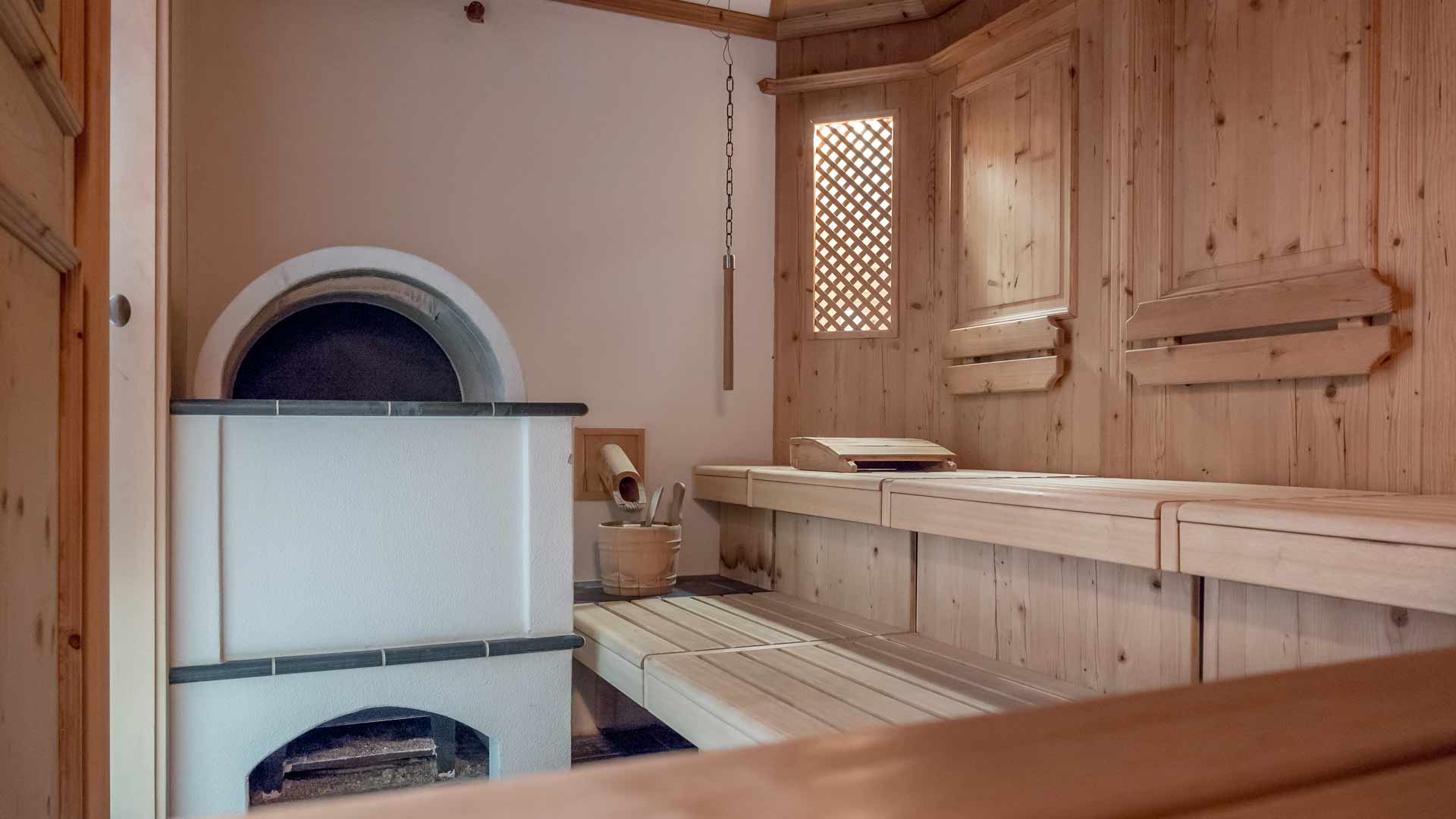 Enjoy 5 different saunas to rafine your skiing day